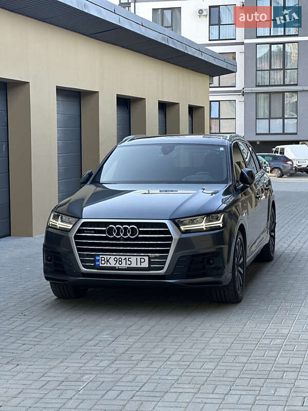 Позашляховик / Кросовер Audi Q7 2016 в Рівному