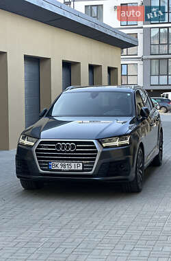 Позашляховик / Кросовер Audi Q7 2016 в 