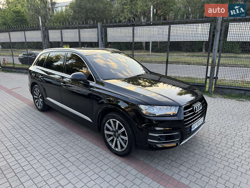 Внедорожник / Кроссовер Audi Q7 2016 в 