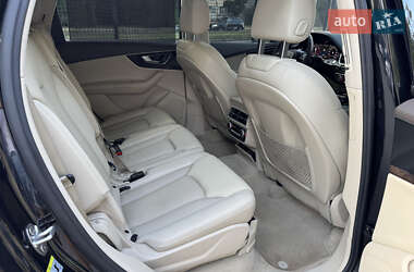 Внедорожник / Кроссовер Audi Q7 2016 в 