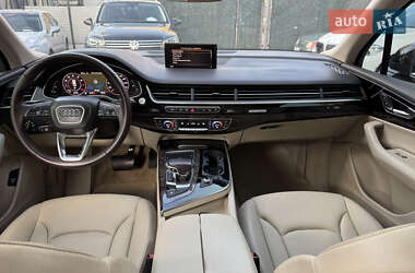 Внедорожник / Кроссовер Audi Q7 2016 в 