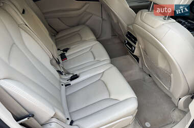 Внедорожник / Кроссовер Audi Q7 2016 в 