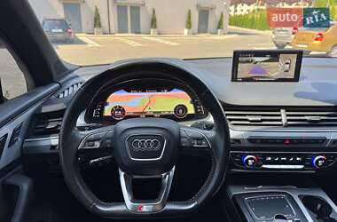 Внедорожник / Кроссовер Audi Q7 2015 в 