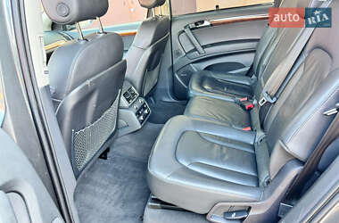 Позашляховик / Кросовер Audi Q7 2015 в 