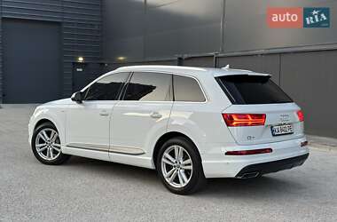 Позашляховик / Кросовер Audi Q7 2017 в 