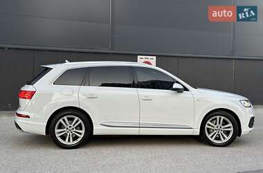 Позашляховик / Кросовер Audi Q7 2017 в 