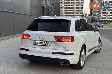 Позашляховик / Кросовер Audi Q7 2017 в 