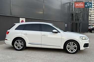 Позашляховик / Кросовер Audi Q7 2017 в 