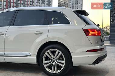 Позашляховик / Кросовер Audi Q7 2017 в 
