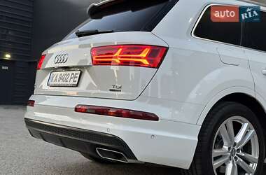 Позашляховик / Кросовер Audi Q7 2017 в 