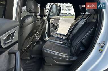 Позашляховик / Кросовер Audi Q7 2017 в 