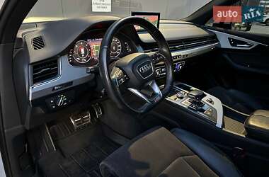 Позашляховик / Кросовер Audi Q7 2017 в 