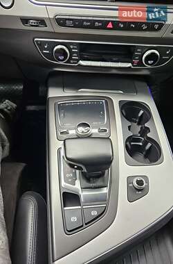 Внедорожник / Кроссовер Audi Q7 2016 в 