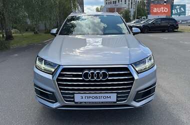 Внедорожник / Кроссовер Audi Q7 2015 в 