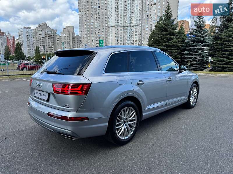 Позашляховик / Кросовер Audi Q7 2015 в Києві