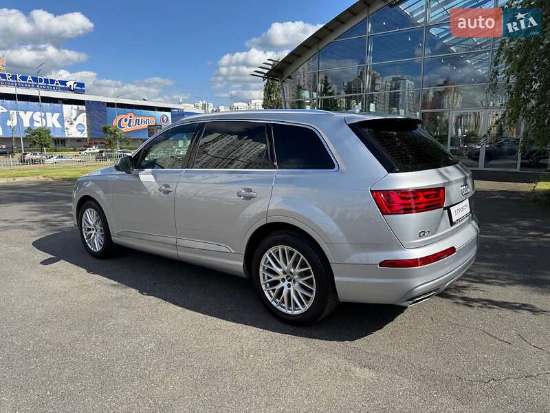 Позашляховик / Кросовер Audi Q7 2015 в Києві