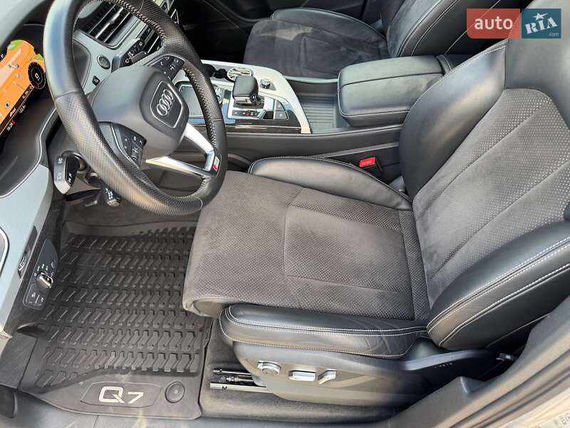 Позашляховик / Кросовер Audi Q7 2015 в Києві