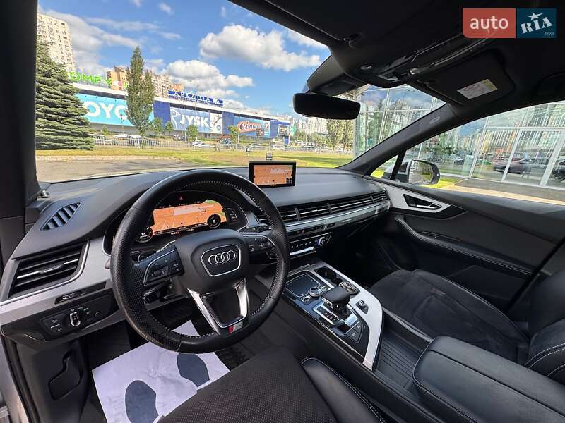 Позашляховик / Кросовер Audi Q7 2015 в Києві