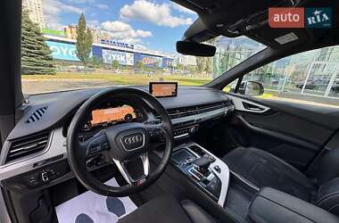 Внедорожник / Кроссовер Audi Q7 2015 в 