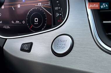 Внедорожник / Кроссовер Audi Q7 2015 в 