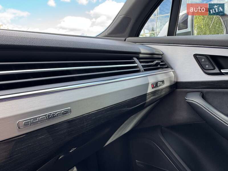 Позашляховик / Кросовер Audi Q7 2015 в Києві