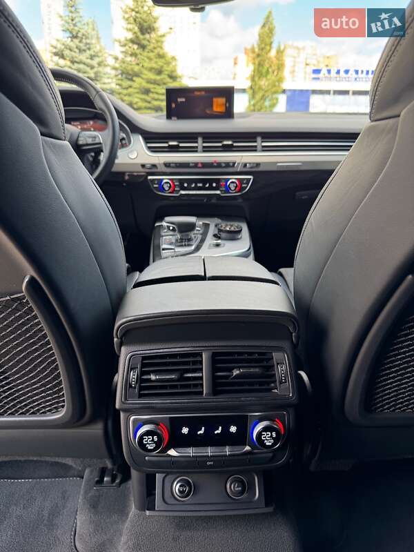 Позашляховик / Кросовер Audi Q7 2015 в Києві
