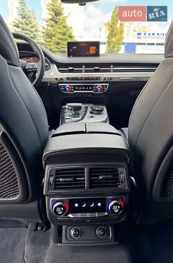 Внедорожник / Кроссовер Audi Q7 2015 в 