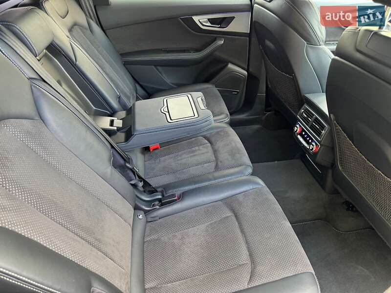 Позашляховик / Кросовер Audi Q7 2015 в Києві
