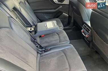 Внедорожник / Кроссовер Audi Q7 2015 в 
