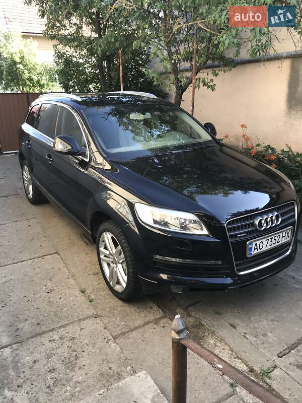 Внедорожник / Кроссовер Audi Q7 2007 в 