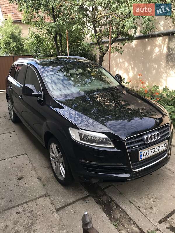 Внедорожник / Кроссовер Audi Q7 2007 в Ужгороде