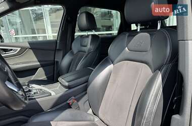Внедорожник / Кроссовер Audi Q7 2015 в 