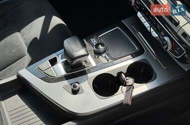 Внедорожник / Кроссовер Audi Q7 2015 в 