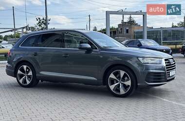 Внедорожник / Кроссовер Audi Q7 2015 в 