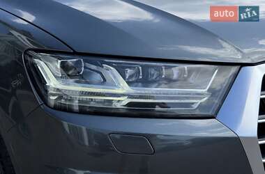 Внедорожник / Кроссовер Audi Q7 2015 в 