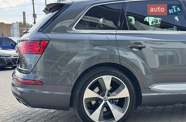 Внедорожник / Кроссовер Audi Q7 2015 в 