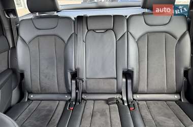 Внедорожник / Кроссовер Audi Q7 2015 в 