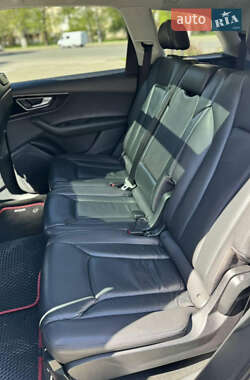 Внедорожник / Кроссовер Audi Q7 2017 в 