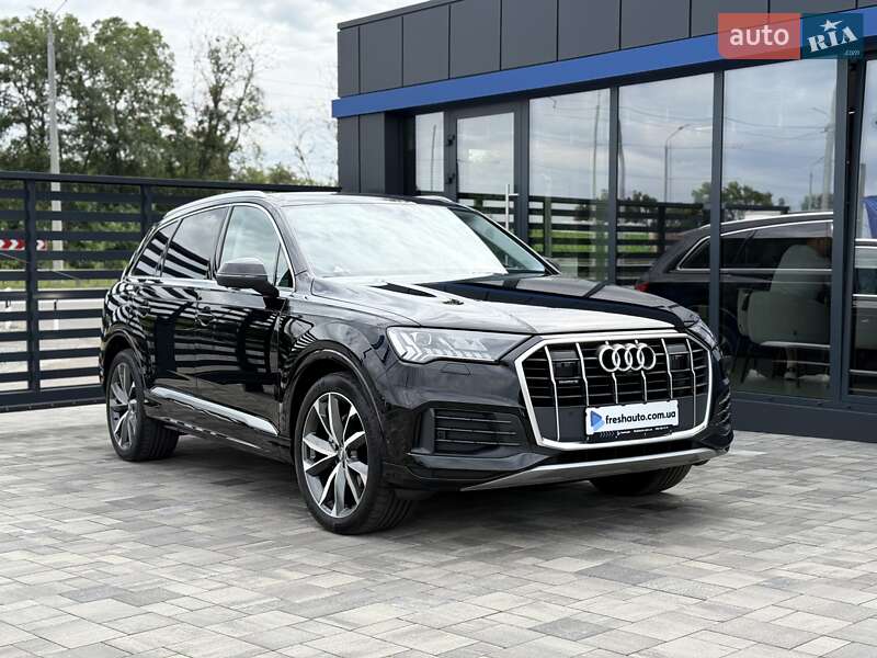Внедорожник / Кроссовер Audi Q7 2022 в 