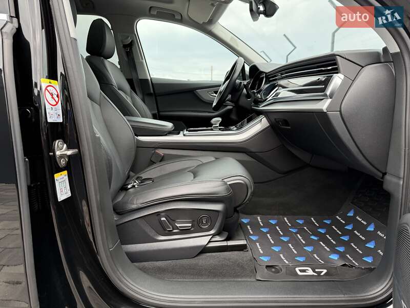 Внедорожник / Кроссовер Audi Q7 2022 в Ровно