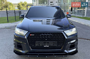 Внедорожник / Кроссовер Audi Q7 2016 в 