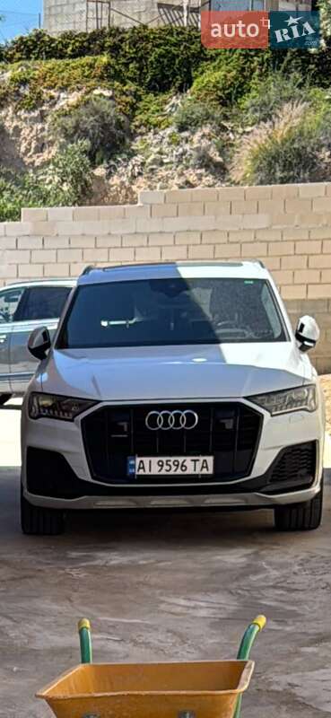 Внедорожник / Кроссовер Audi Q7 2021 в 