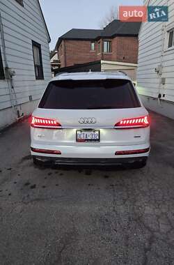Внедорожник / Кроссовер Audi Q7 2021 в 