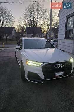 Внедорожник / Кроссовер Audi Q7 2021 в 