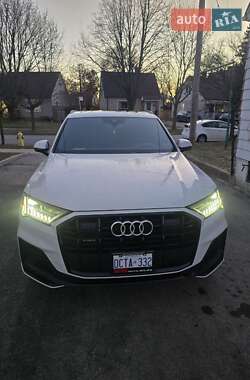 Внедорожник / Кроссовер Audi Q7 2021 в 