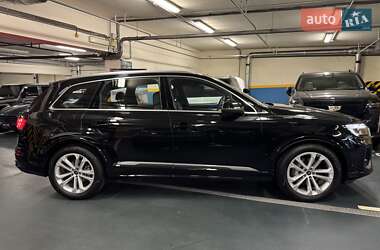 Внедорожник / Кроссовер Audi Q7 2024 в 