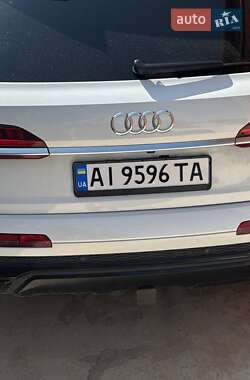 Внедорожник / Кроссовер Audi Q7 2020 в 