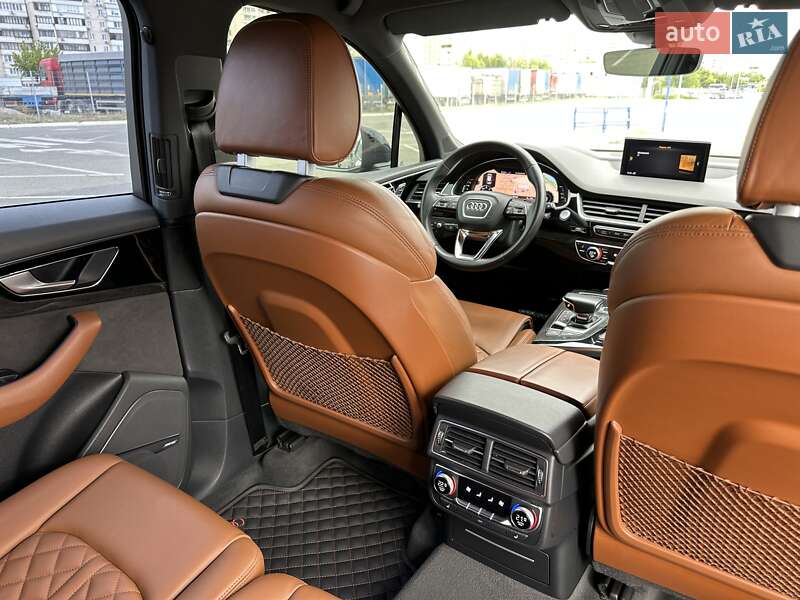 Внедорожник / Кроссовер Audi Q7 2017 в Киеве