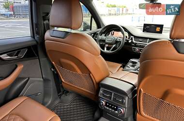 Внедорожник / Кроссовер Audi Q7 2017 в 