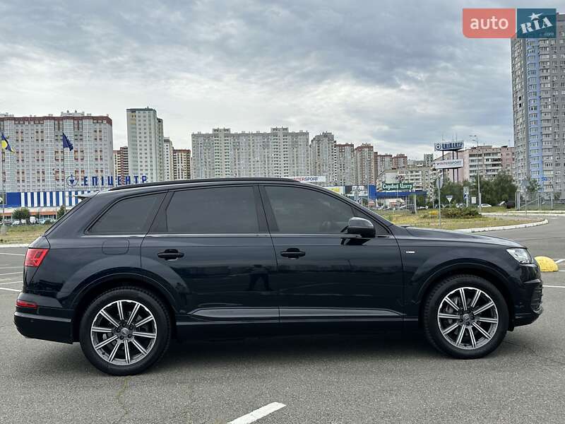 Внедорожник / Кроссовер Audi Q7 2017 в Киеве